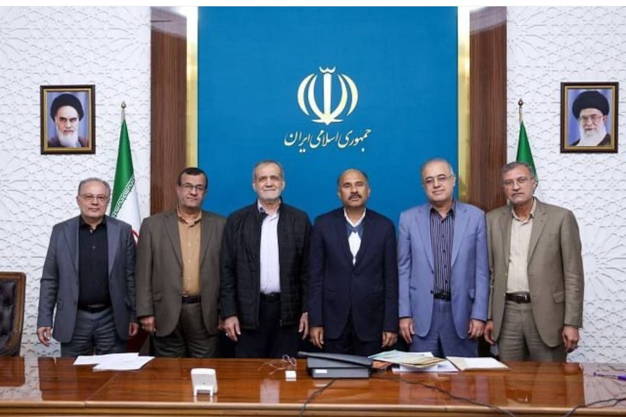 نشست مجمع نمایندگان هرمزگان با رئیس‌جمهور / تأکید دکتر هاشمی بر رفع چالش‌های شرق استان