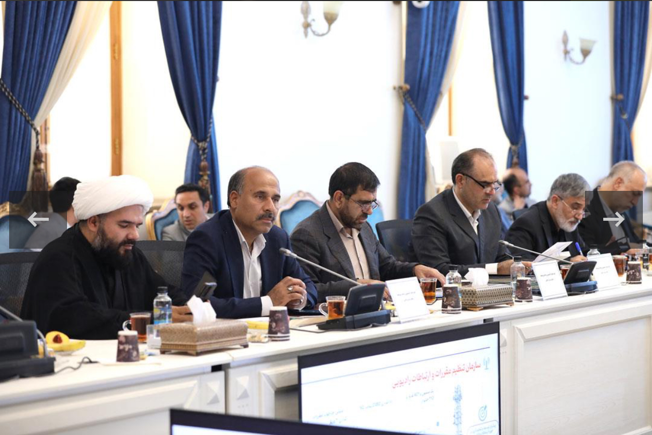 بررسی مشکلات ارتباطی شرق هرمزگان در جلسه کمیسیون برنامه و بودجه با حضور وزیر ارتباطات