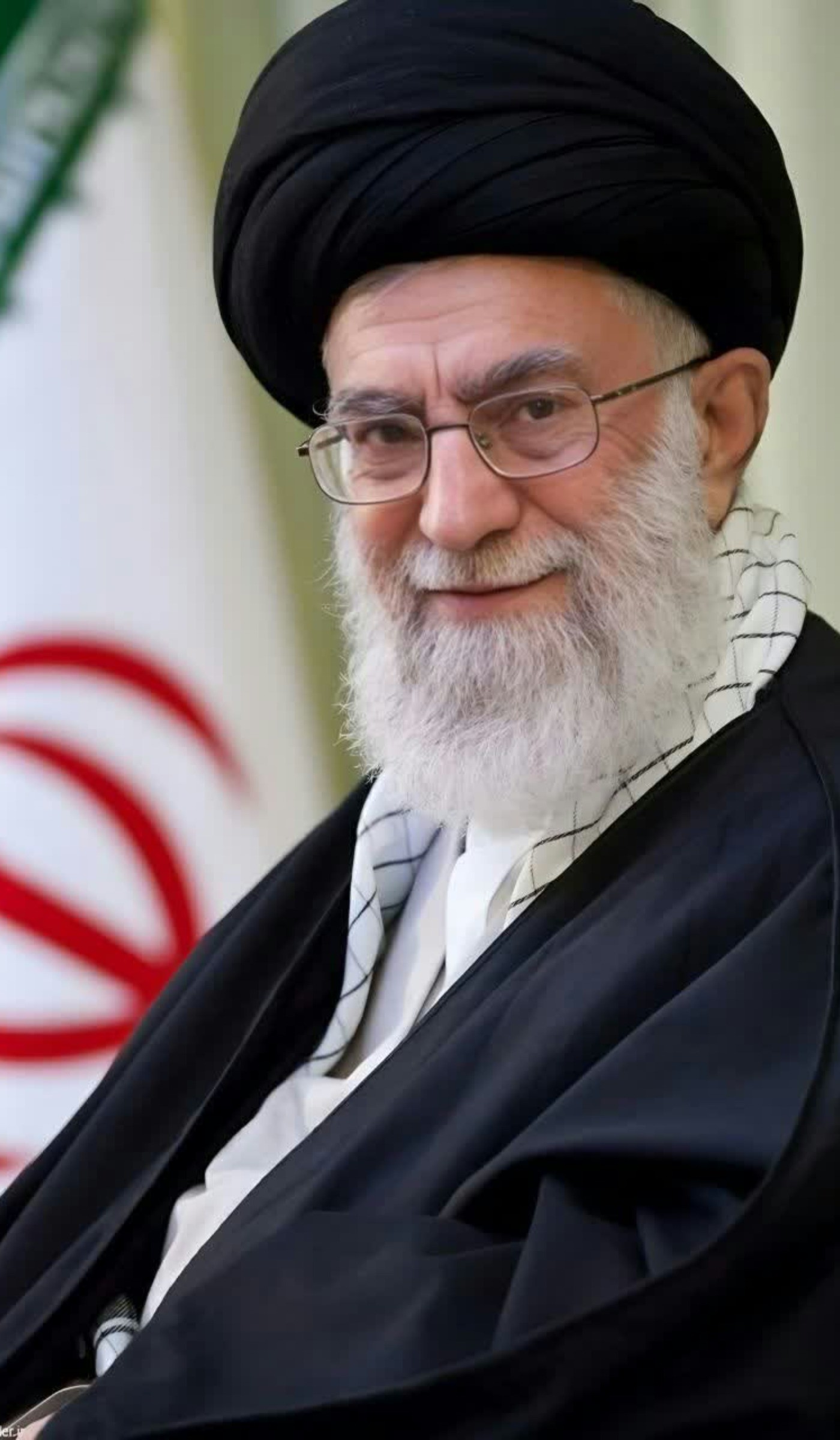به مناسبت گرامیداشت چهلمین روز شهادت رهبر فرزانه انقلاب اسلامی و شهدای مظلوم دانش آموز مدرسه شجره طیبه میناب دکتر هاشمی پیامی صادر کرد