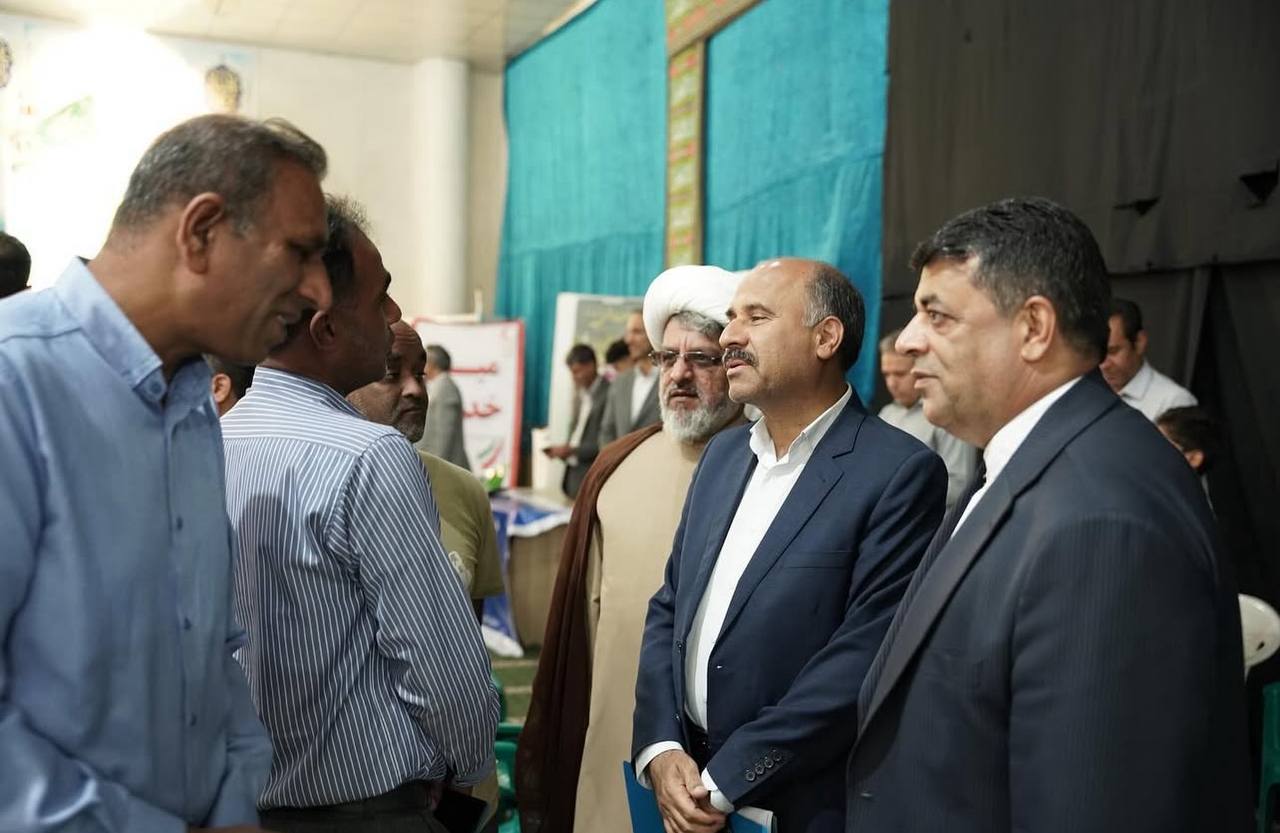 برگزاری میز خدمت شهرستان میناب به مناسبت روز مجلس