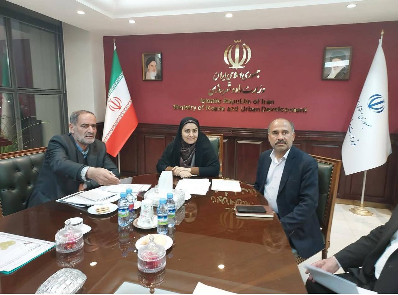 دکتر هاشمی از وزیر راه و شهرسازی برای سفر به شرق هرمزگان / پیگیری مشکلات زیرساختی و شهری